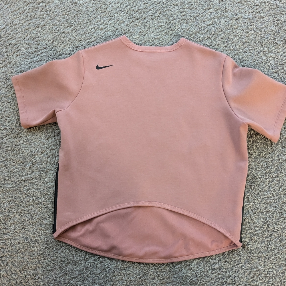 Nike - Picture 2 of 5